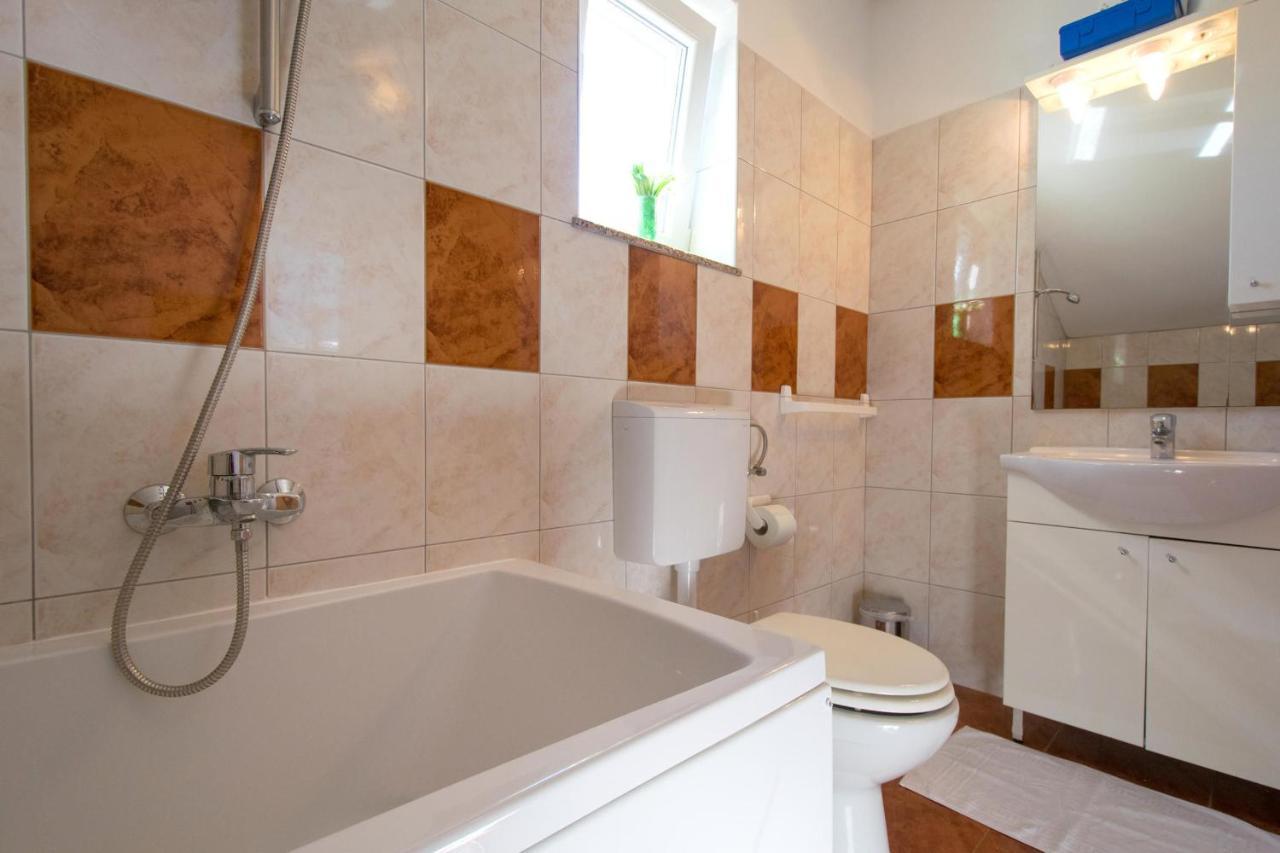 Apartments Mladenka Malinska Extérieur photo