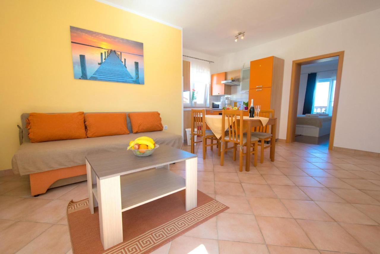 Apartments Mladenka Malinska Extérieur photo