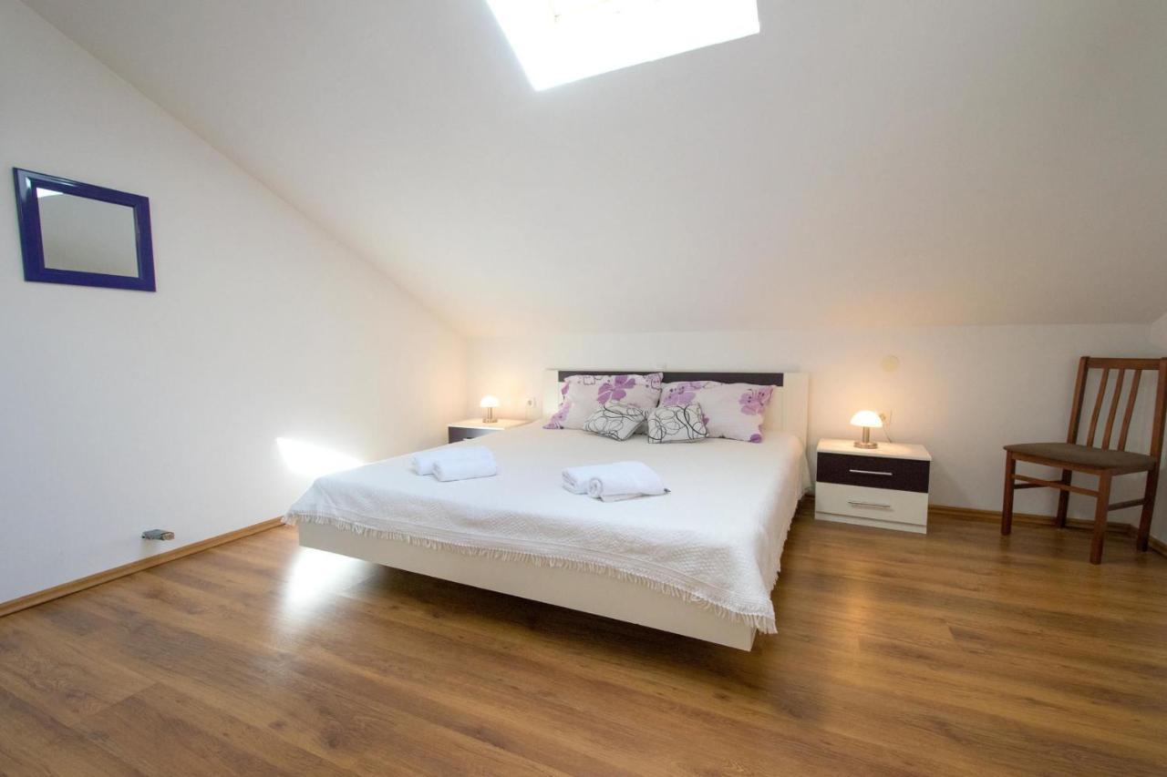 Apartments Mladenka Malinska Extérieur photo