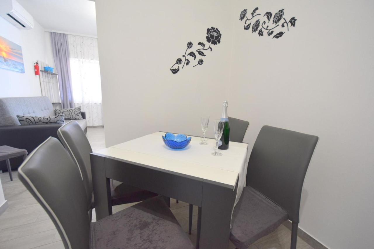 Apartments Mladenka Malinska Extérieur photo