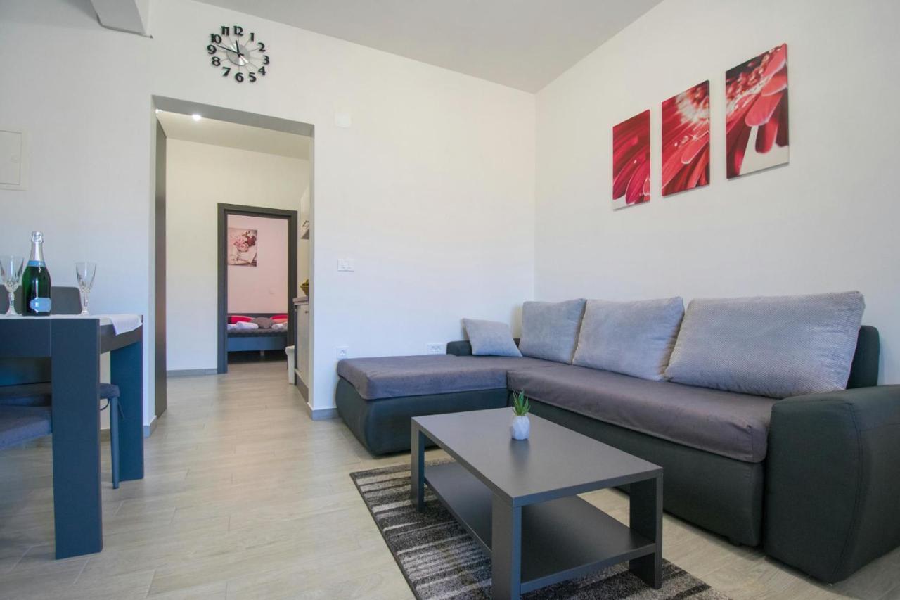 Apartments Mladenka Malinska Extérieur photo