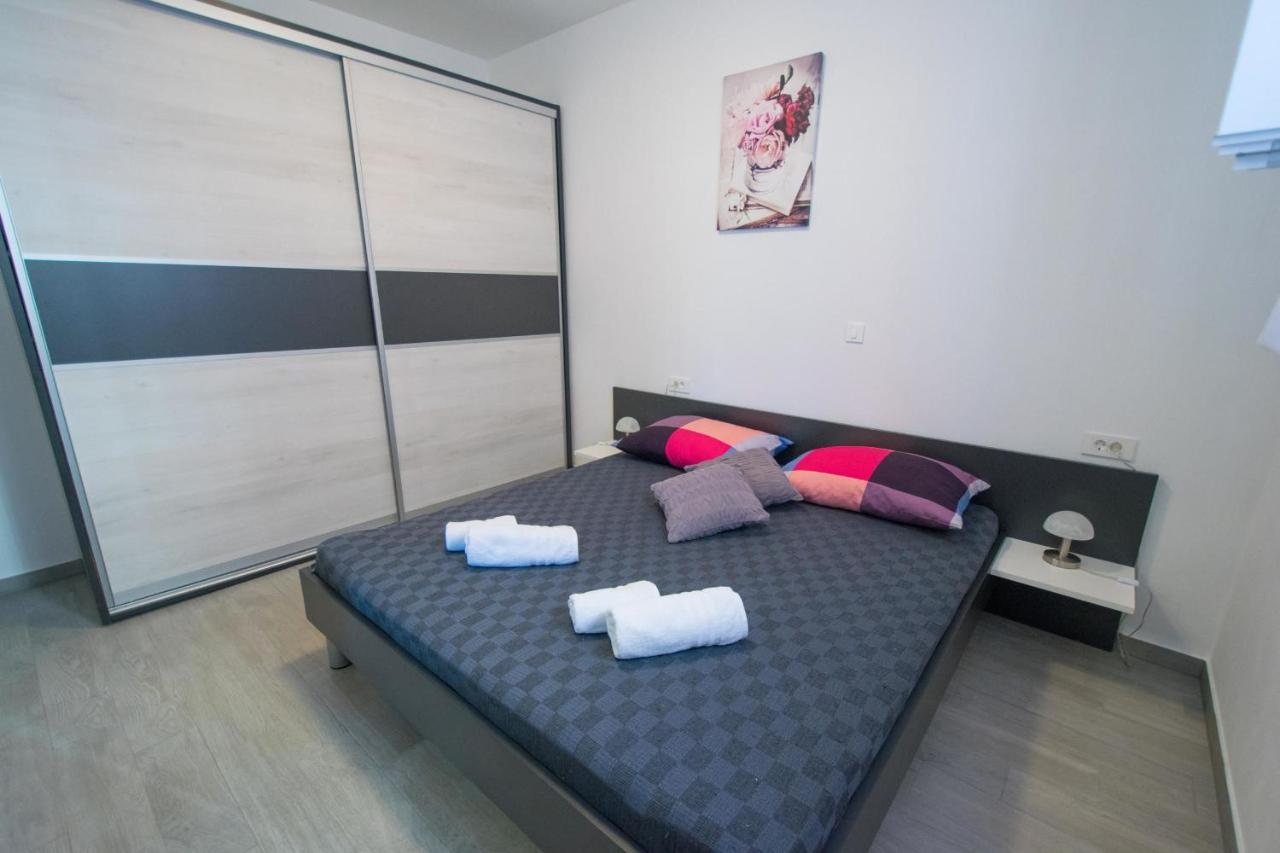 Apartments Mladenka Malinska Extérieur photo
