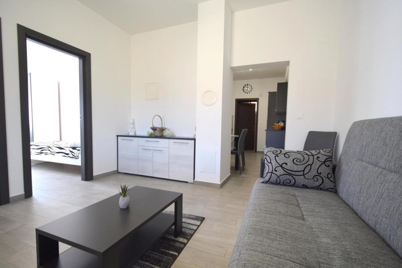 Apartments Mladenka Malinska Extérieur photo