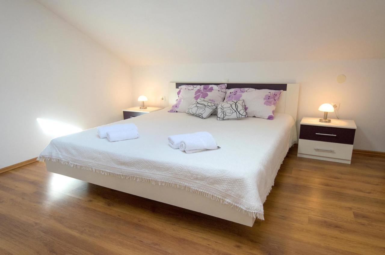 Apartments Mladenka Malinska Extérieur photo