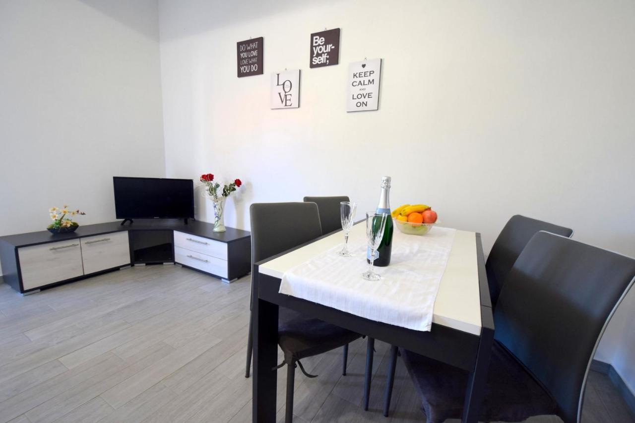 Apartments Mladenka Malinska Extérieur photo