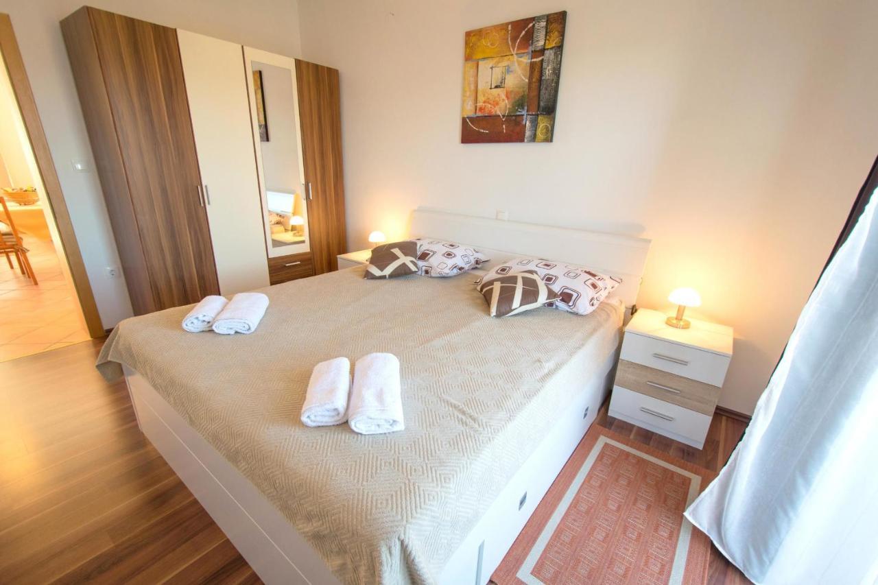 Apartments Mladenka Malinska Extérieur photo