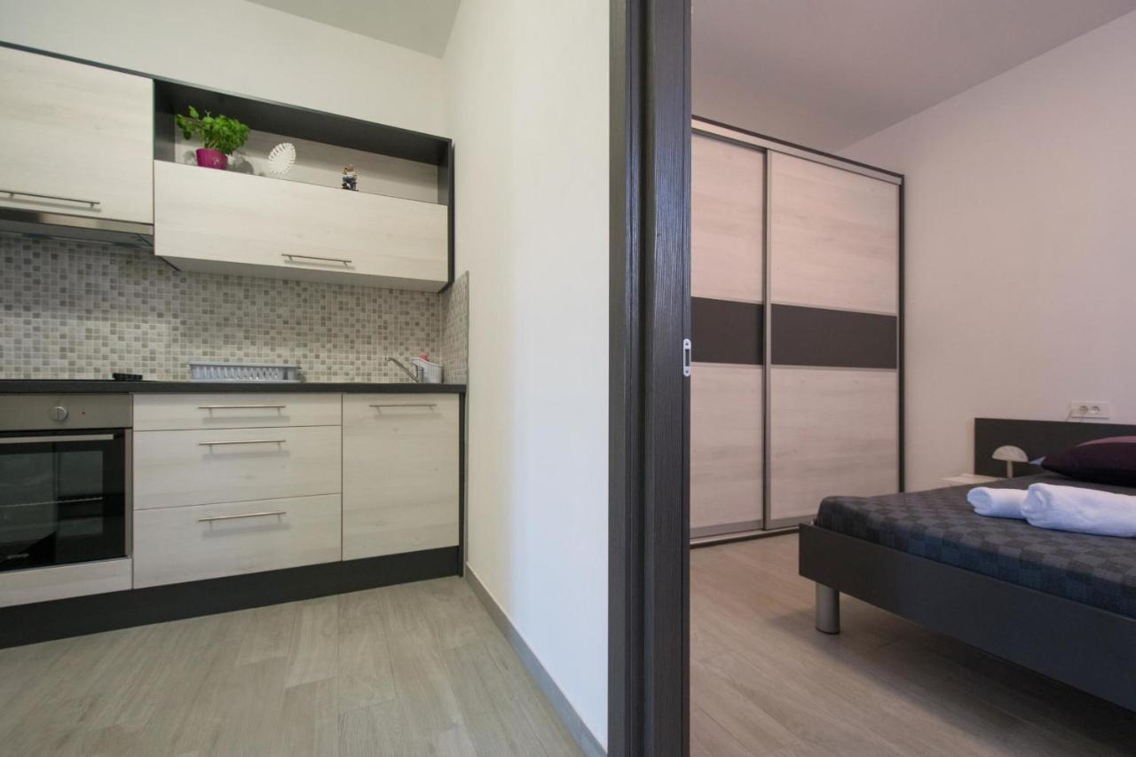 Apartments Mladenka Malinska Extérieur photo