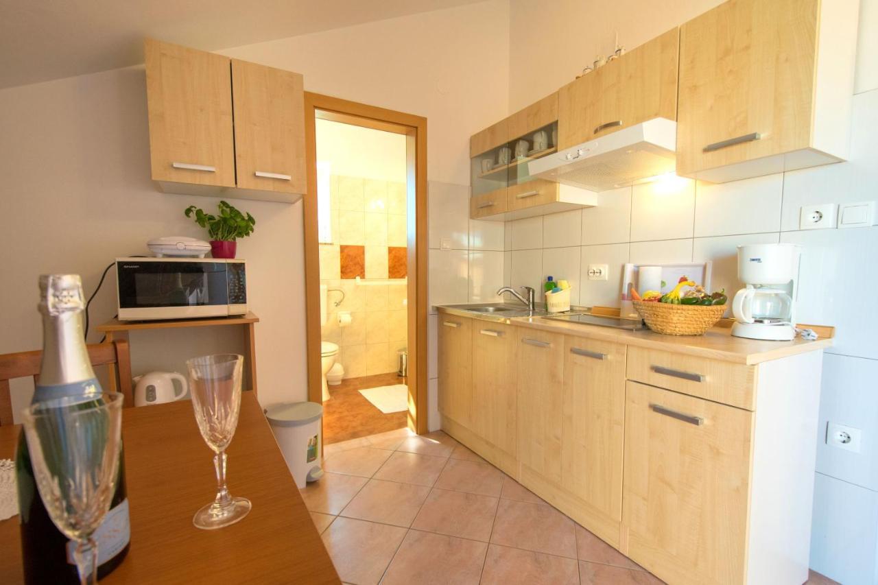 Apartments Mladenka Malinska Extérieur photo