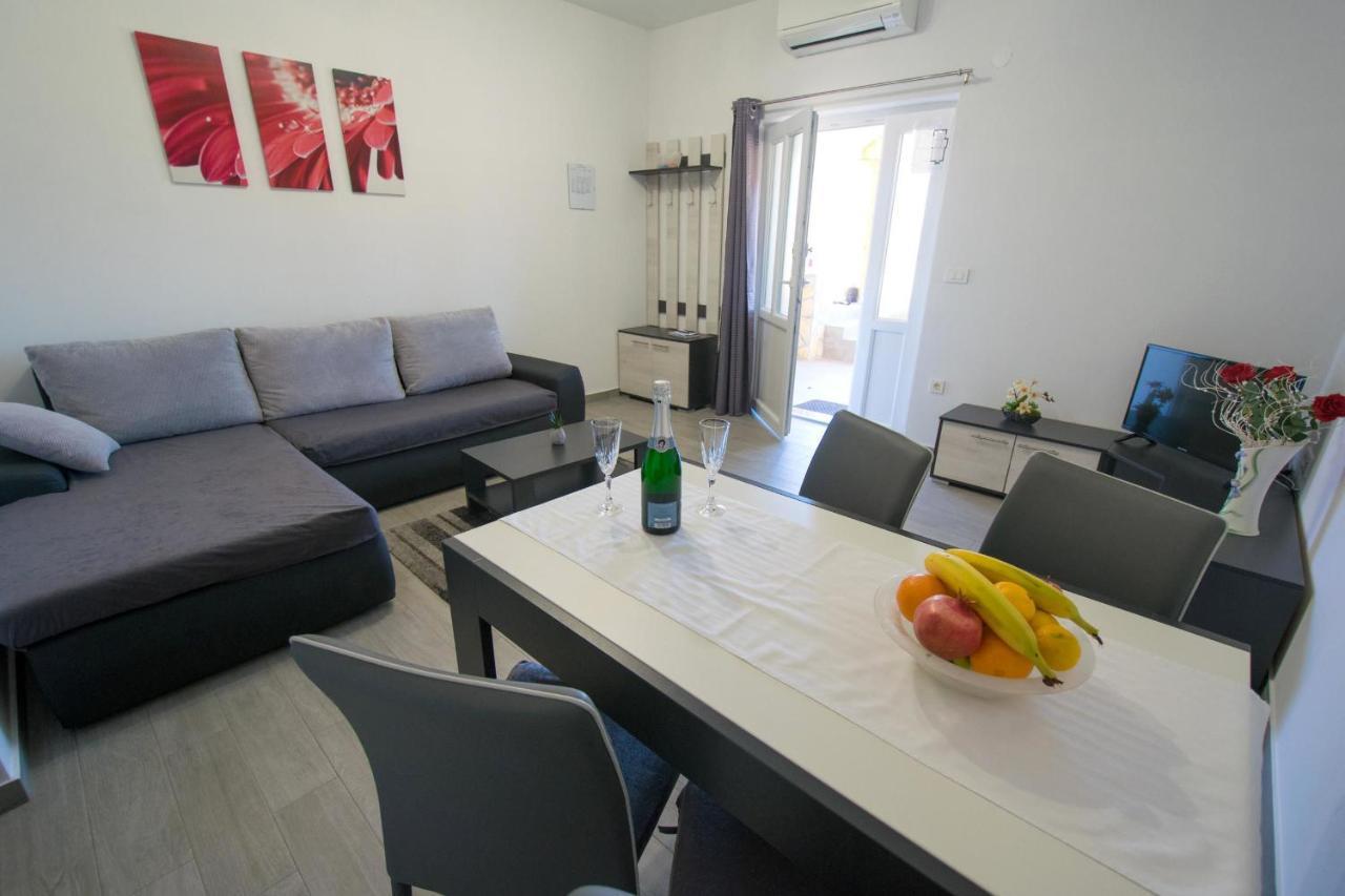 Apartments Mladenka Malinska Extérieur photo
