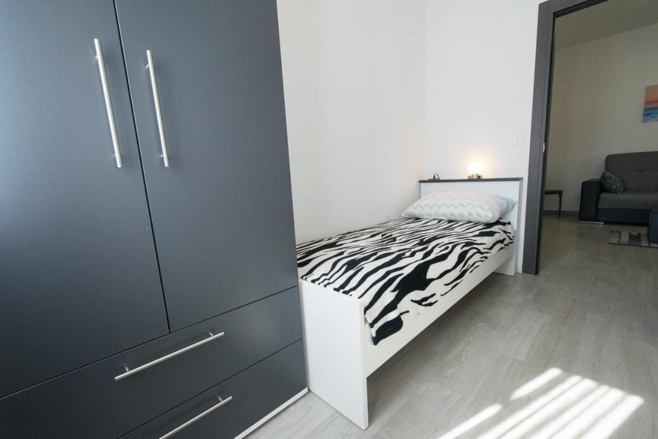 Apartments Mladenka Malinska Extérieur photo