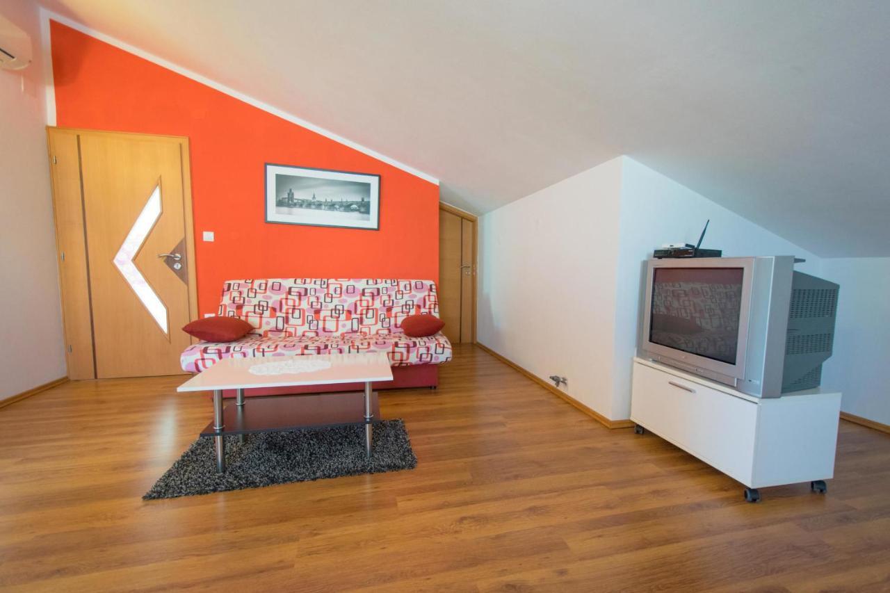 Apartments Mladenka Malinska Extérieur photo