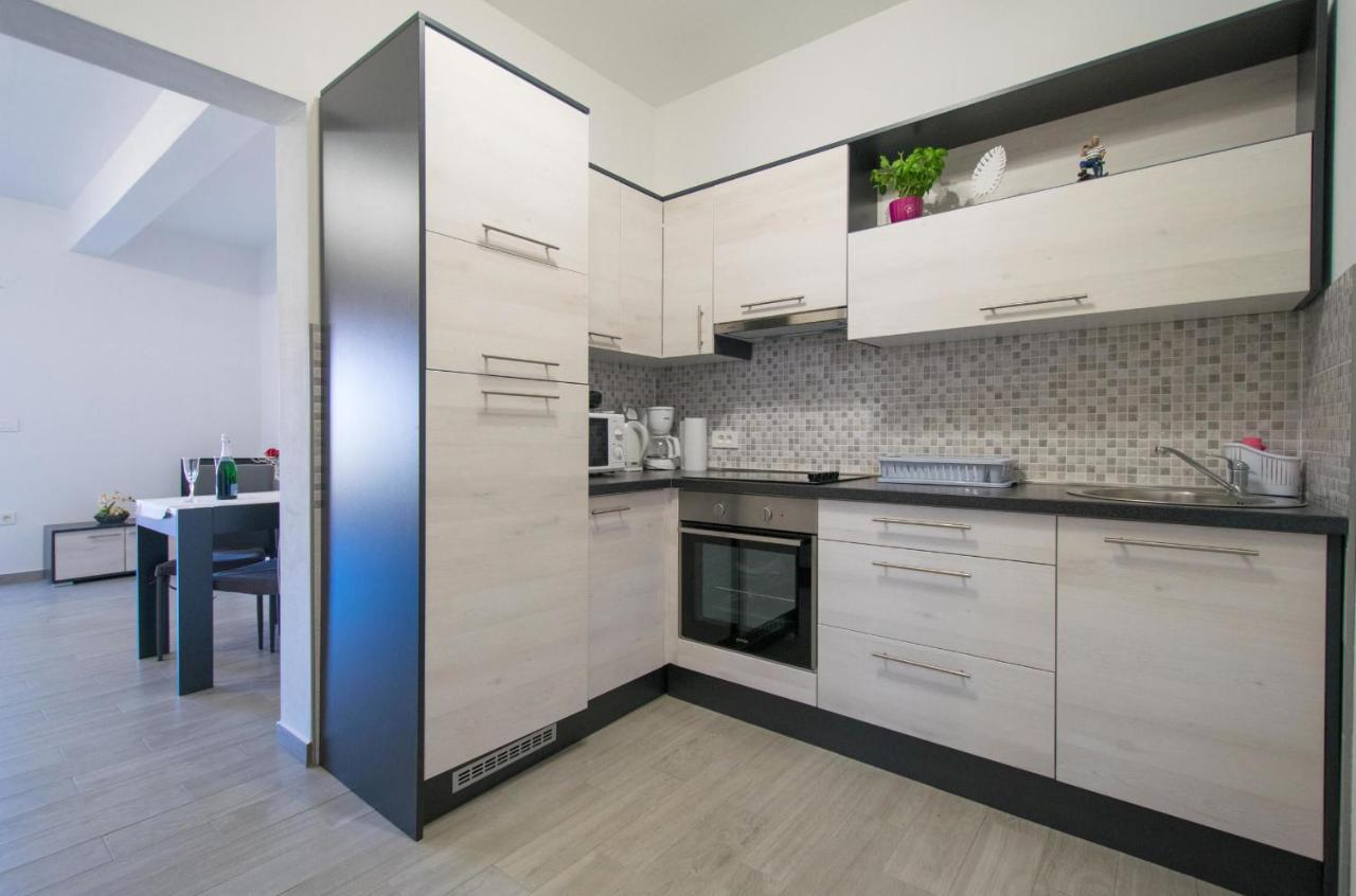 Apartments Mladenka Malinska Extérieur photo
