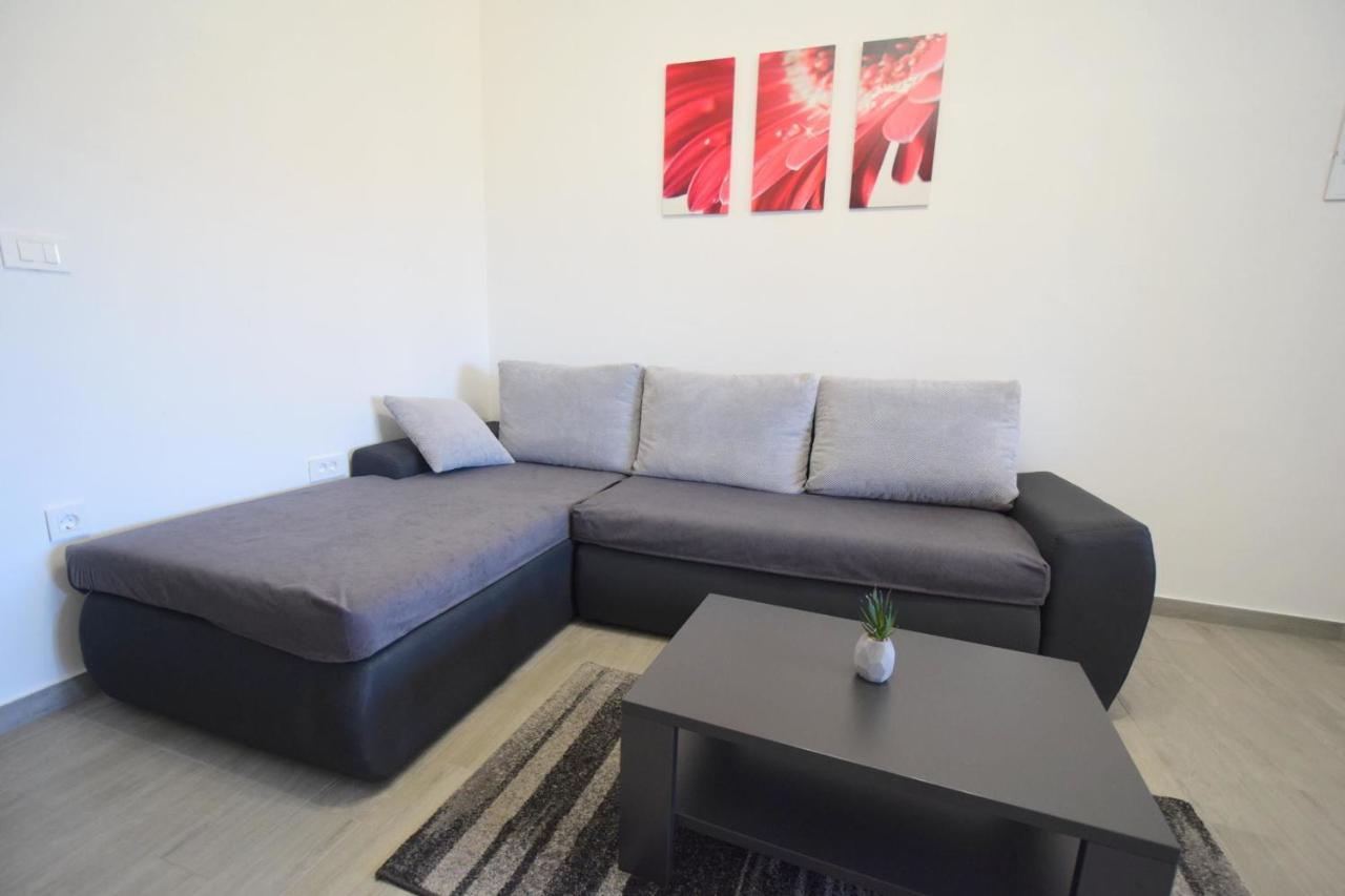 Apartments Mladenka Malinska Extérieur photo