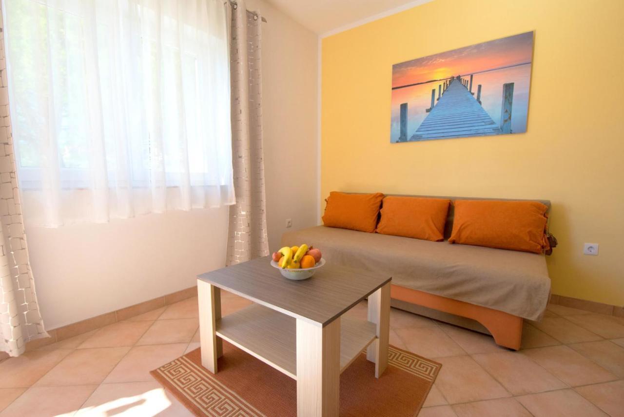 Apartments Mladenka Malinska Extérieur photo