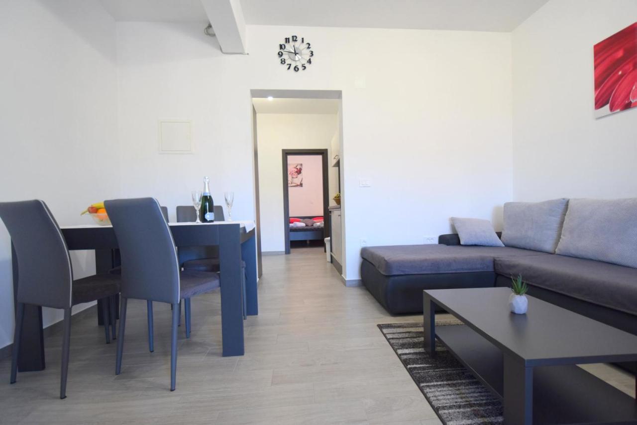 Apartments Mladenka Malinska Extérieur photo