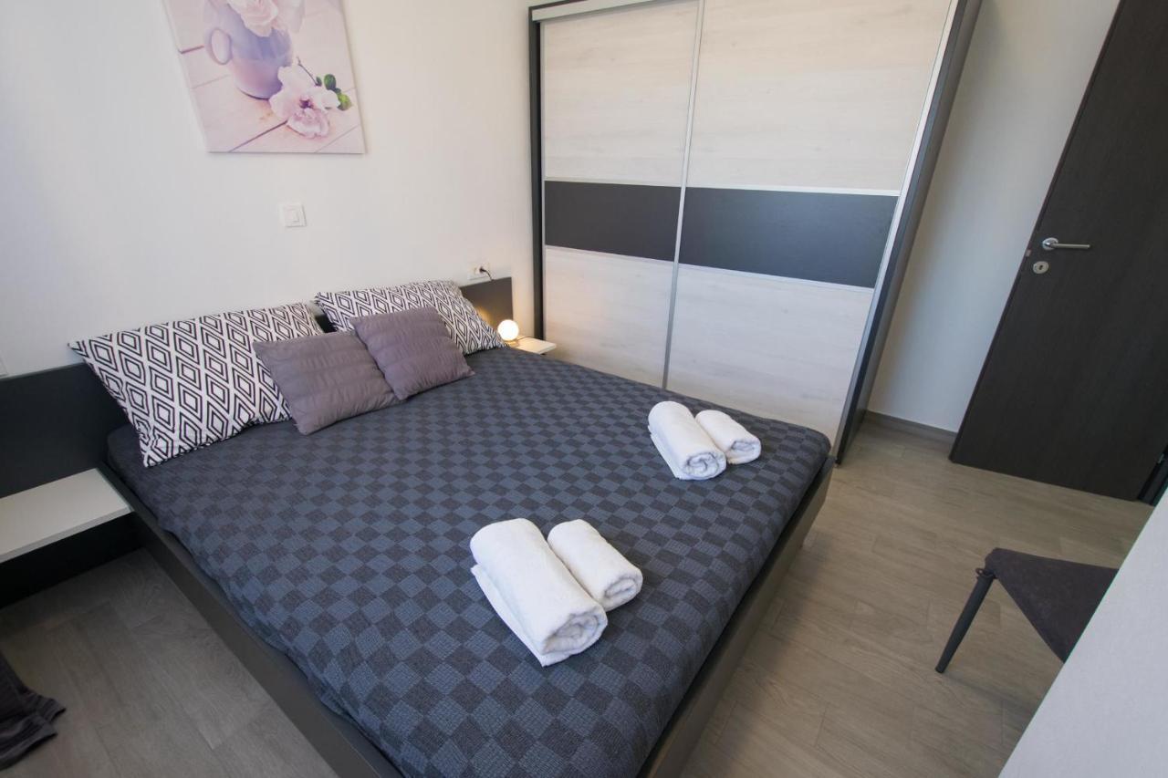 Apartments Mladenka Malinska Extérieur photo