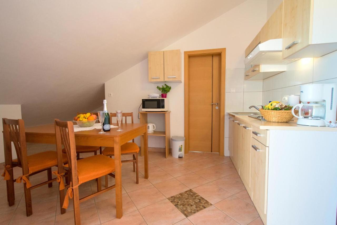 Apartments Mladenka Malinska Extérieur photo