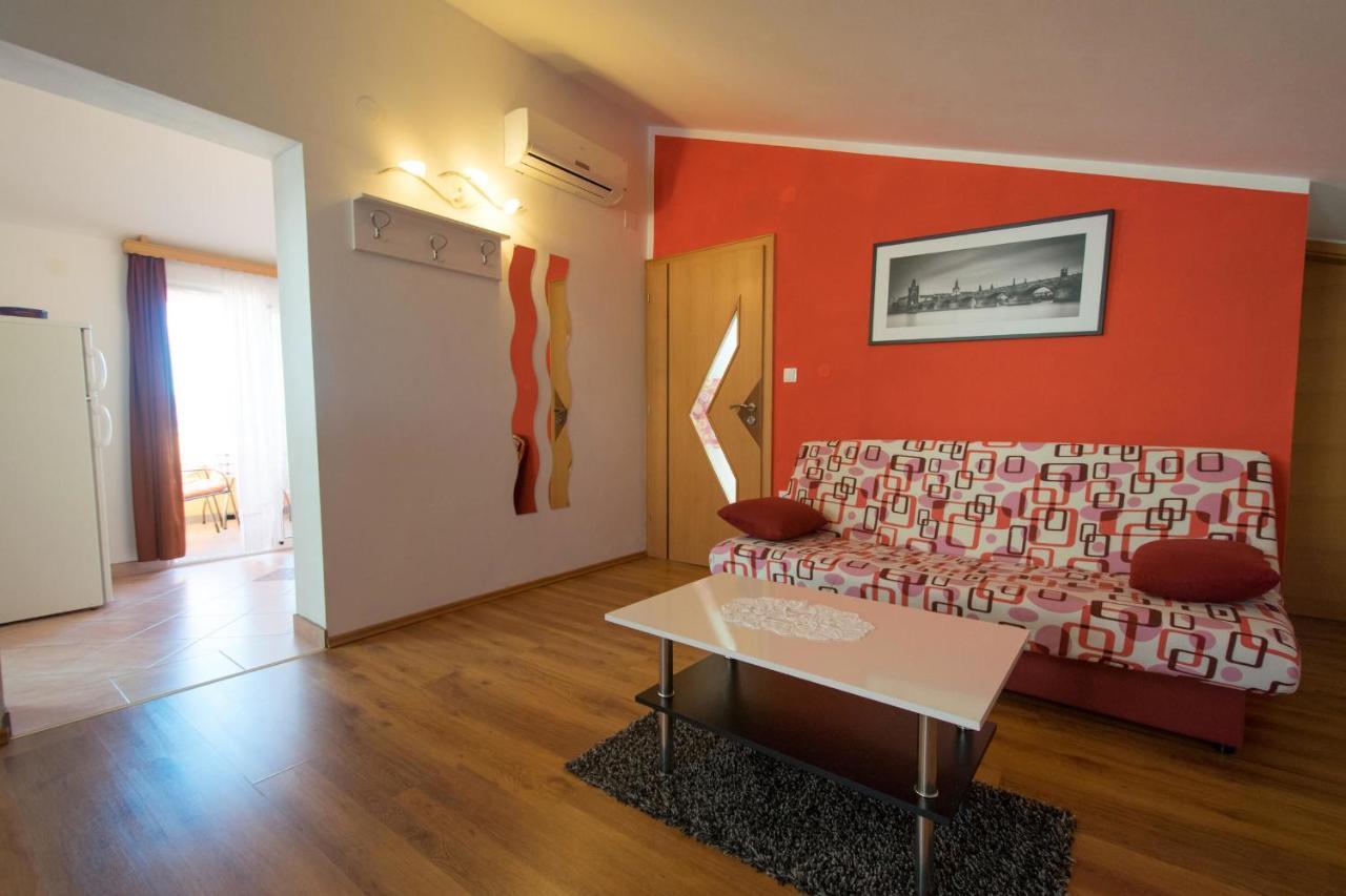 Apartments Mladenka Malinska Extérieur photo