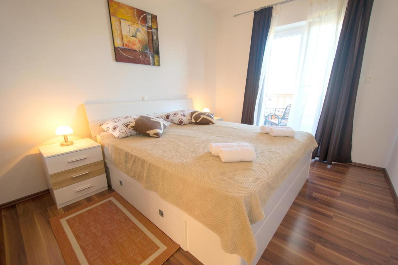 Apartments Mladenka Malinska Extérieur photo