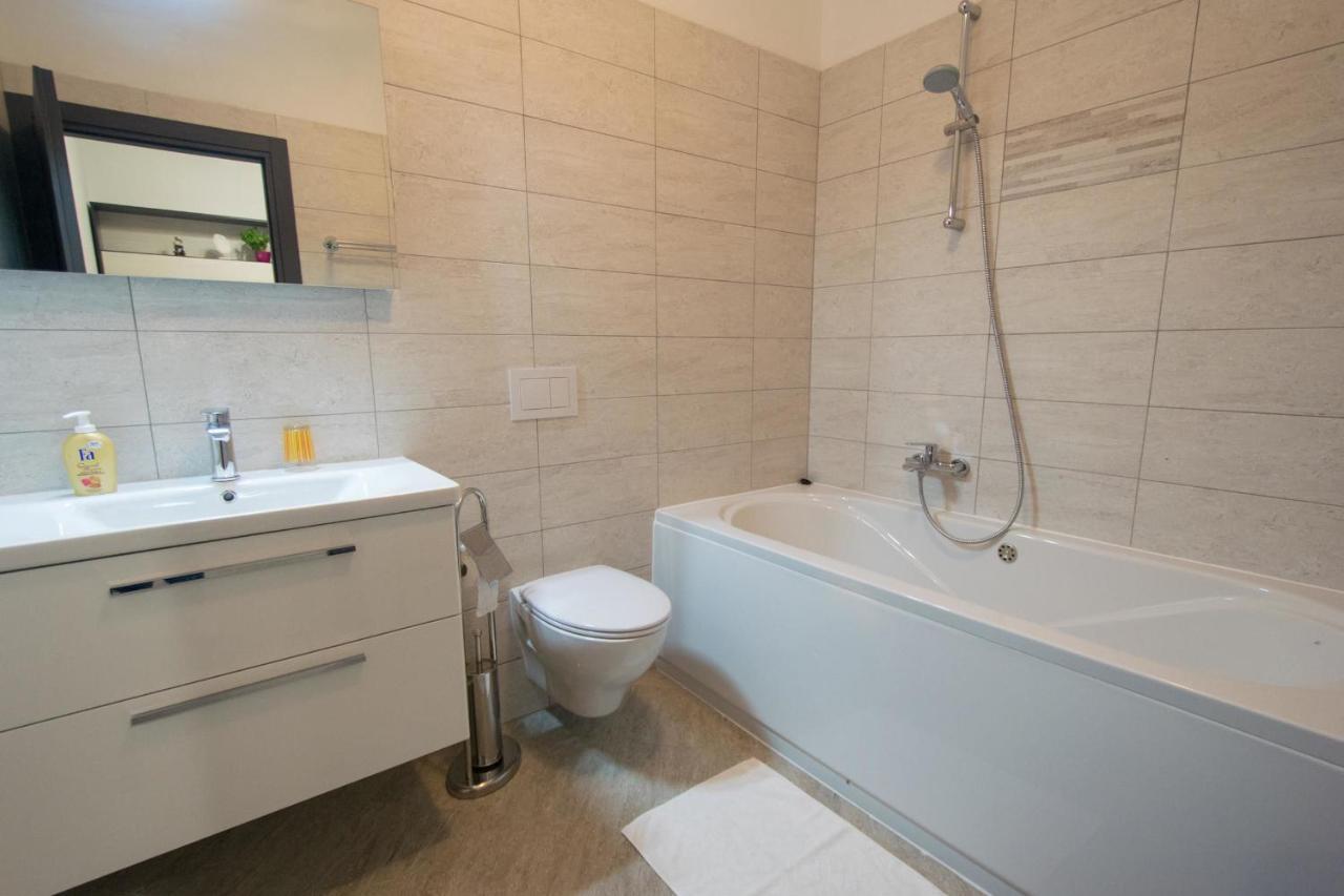 Apartments Mladenka Malinska Extérieur photo
